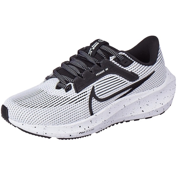Nike Black and White Pegasus 40 - Picture 1 of 6